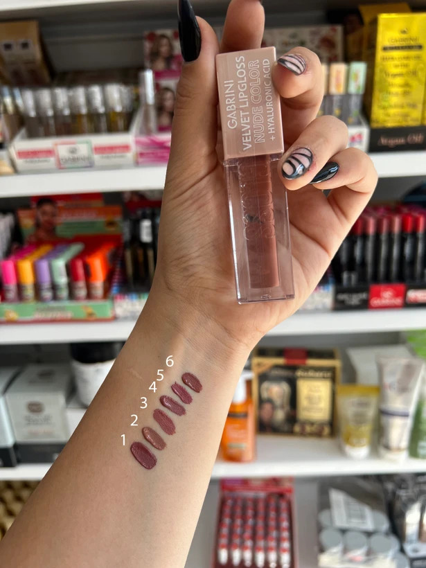 رژلب مایع مدل Nude Color هاوی هیالورونیک اسید
